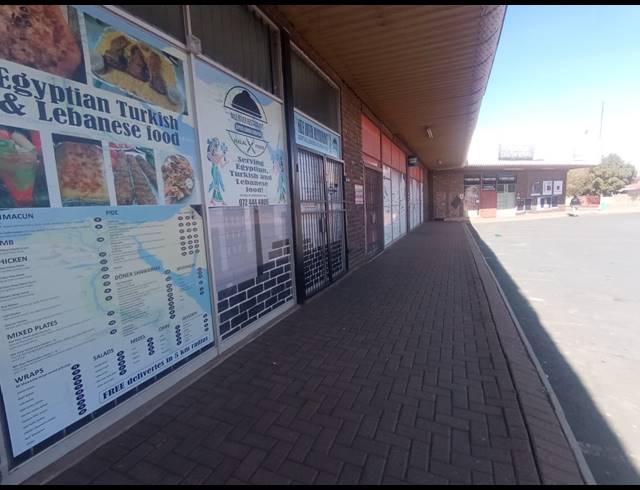 1,500M² BUILDING FOR SALE IN THREE RIVERS EAST